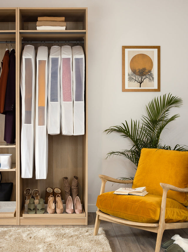 the hanging garment set which comprises of 2 long hanging bags and 3 short hanging bags