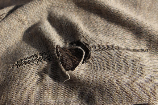 3 Ways to Repair a Clothing Tear