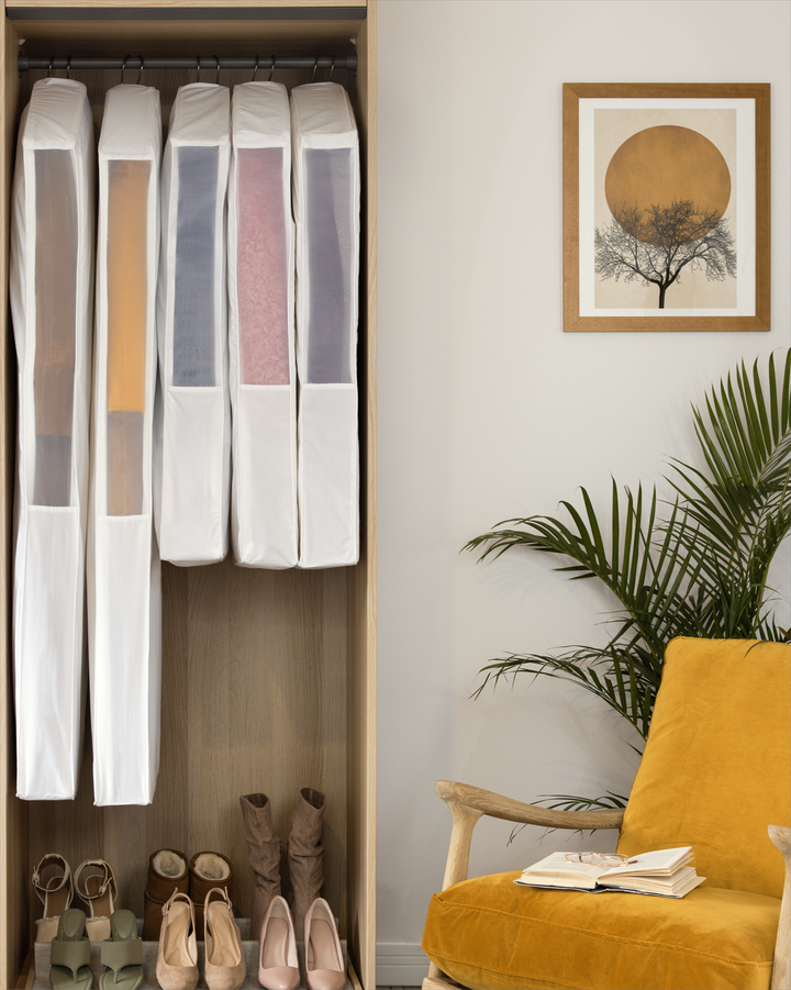 the hanging garment set which comprises of 2 long hanging bags and 3 short hanging bags